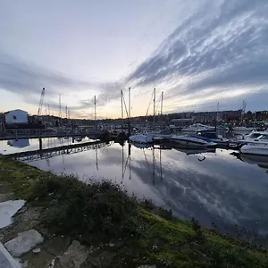 https://marina-house-whitby.yorkshirehotels.net